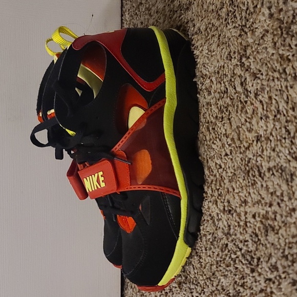 Shoes - Picture 1 of 8